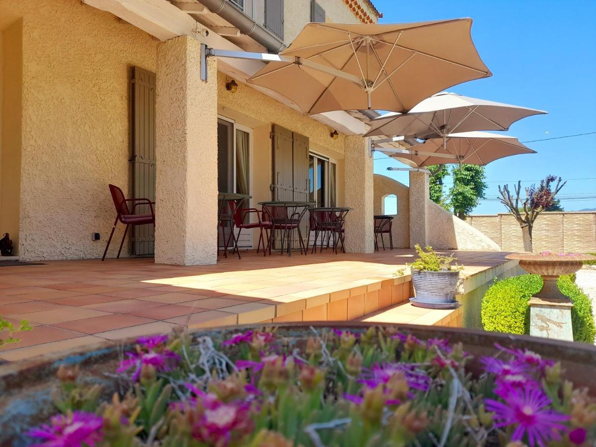Domaine Des Ecureuils Bed & Breakfast Carpentras ภายนอก รูปภาพ