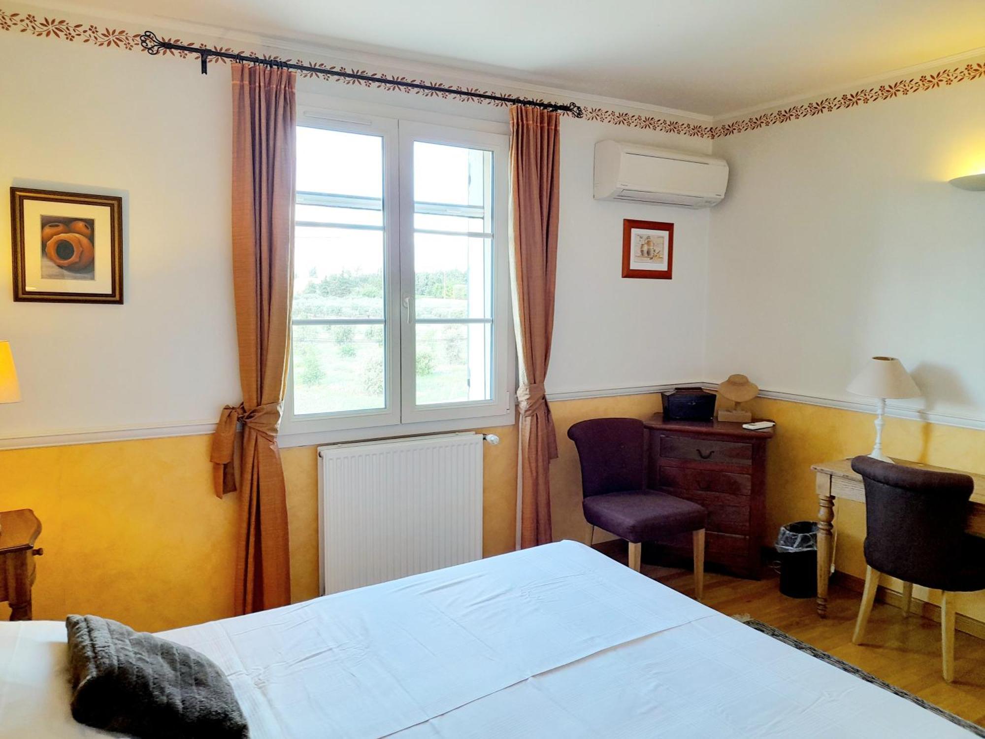 Domaine Des Ecureuils Bed & Breakfast Carpentras ภายนอก รูปภาพ